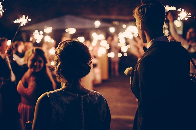 Matrimoni di sera: quando il reportage fotografico che deve saper cogliere la giusta atmosfera