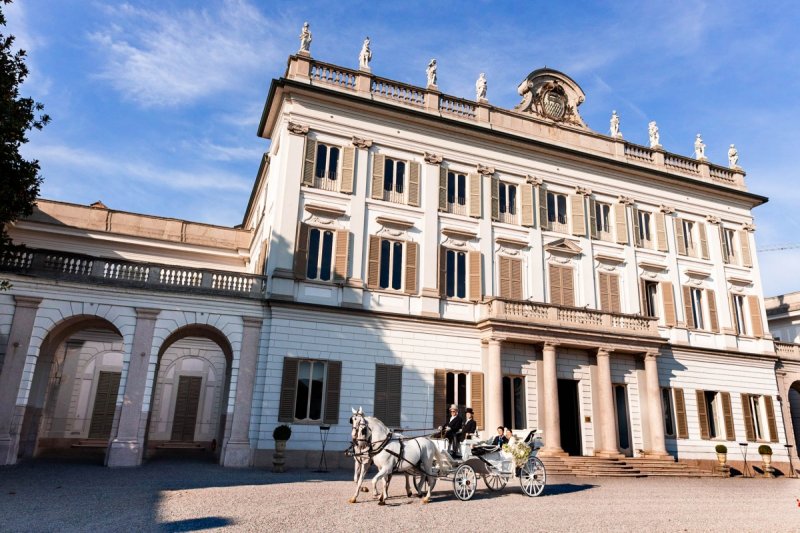 Album fotografici dei matrimoni svolti nella location Villa Borromeo a Cassano d'Adda: Un Teatro di Eleganza Immortalato dall'Obiettivo di Michele Dell'Utri