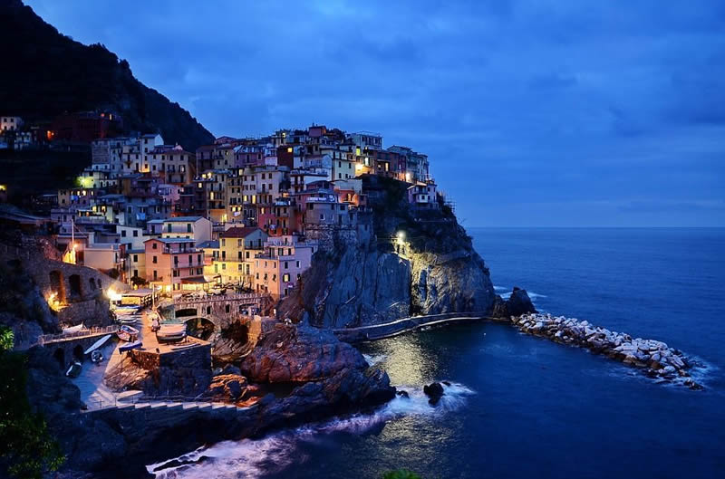 CINQUE TERRE WEDDING PHOTOGRAPHER: LA VIA DELL'AMORE