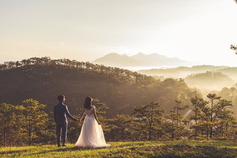 FOTO DI UN MATRIMONIO: OMBRE E LUCI PER UNA SCENOGRAFIA DA FAVOLA