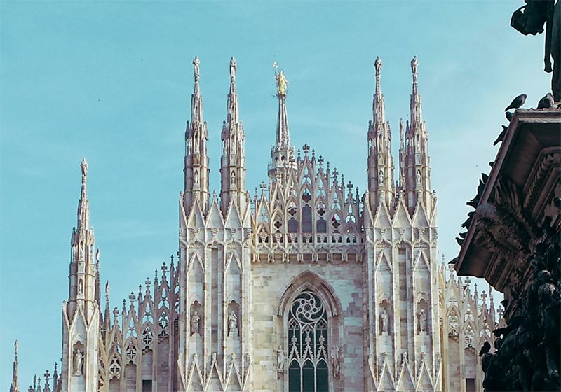 Matrimonio a Milano con scatti in stile neoclassico