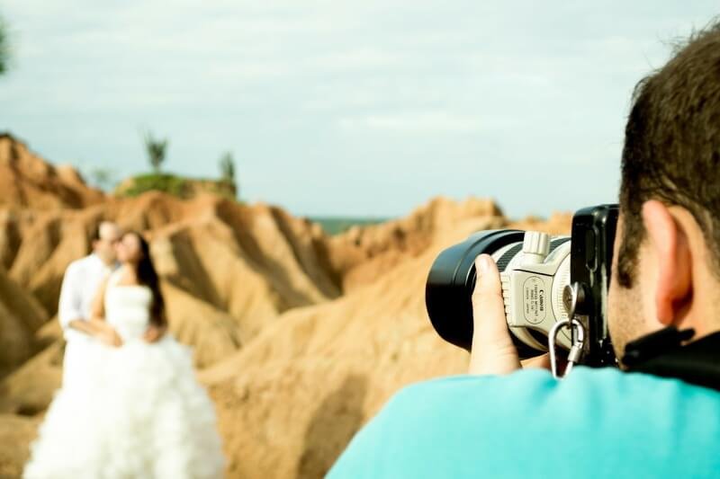 Come scegliere un fotografo di matrimonio: 5 consigli utili per non sbagliare