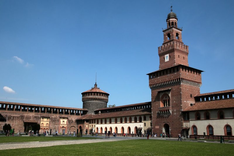 Una storia romantica: foto di matrimonio al Castello Sforzesco