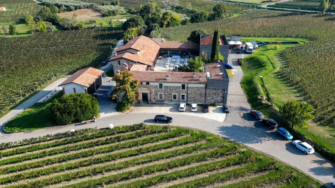 Foto Matrimonio Valentina e Alberto - Cantine Bersi Serlini (Franciacorta) (2)