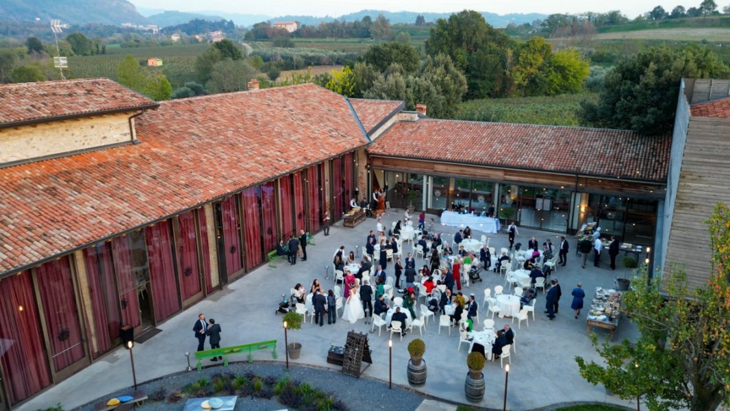 Foto Matrimonio Valentina e Alberto - Cantine Bersi Serlini (Franciacorta) (7)