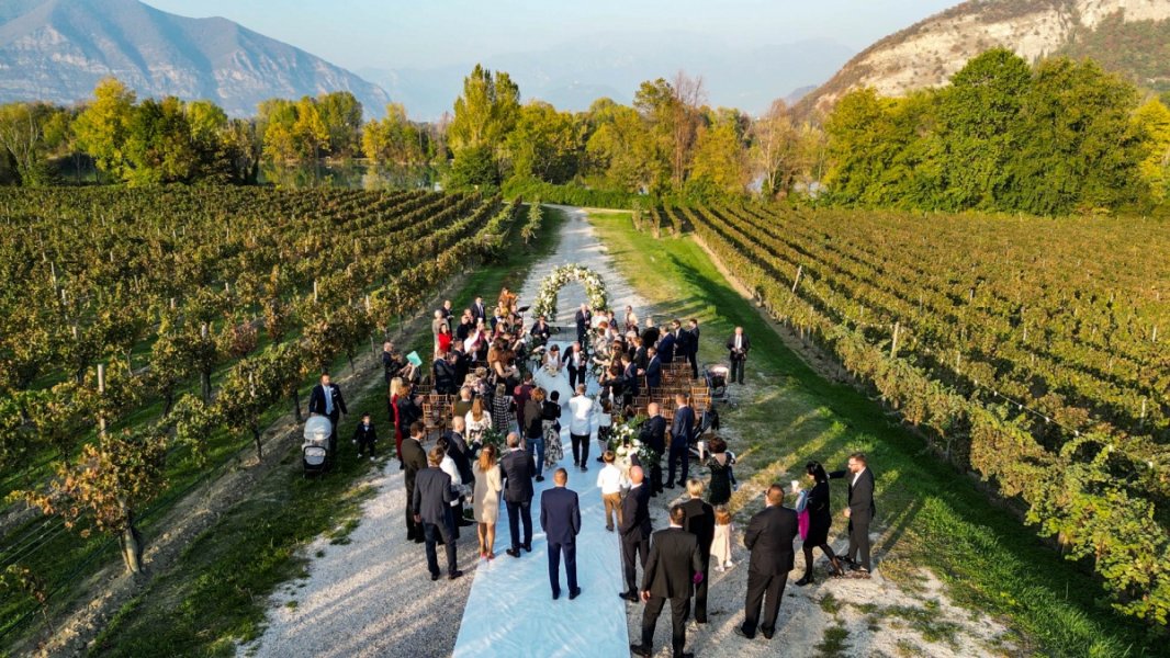 Foto Matrimonio Valentina e Alberto - Cantine Bersi Serlini (Franciacorta) (15)