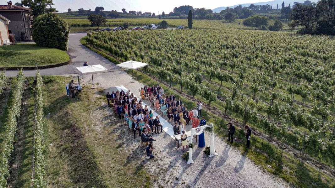 Foto Matrimonio Rosalba e Gennaro - Cantine Bersi Serlini (Franciacorta) (27)